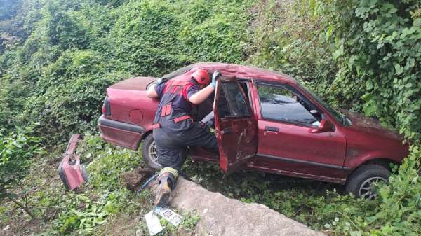 Ordu'da otomobil bahçe duvarına çarptı: 2 yaralı