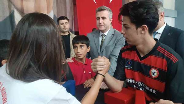 Özalp'ta Gençlik ve Spor Festivali Düzenlendi.