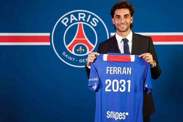 PSG, Ferran Torres'i kadrosuna kattı