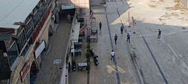 Şanlıurfa'da polis aracının camını bıçakla kırıp ekiplere saldırdı