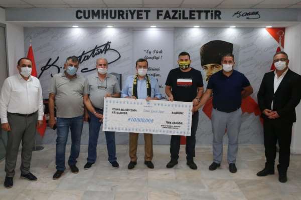 Konak'tan Torosgücü'ne şampiyonluk primi