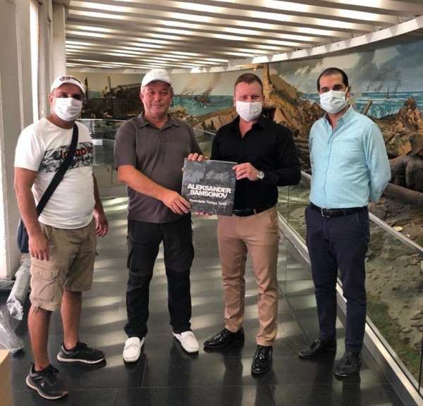 Rus sanatçı Çanakkale Şehitleri Anıtı için Manisa'da