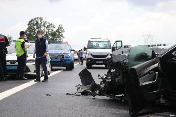 Kuzey Marmara Otoyolunda 3 araçlı zincirleme kaza: 2 yaralı