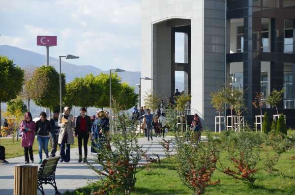 YKS sonucu Erzincan Binali Yıldırım Üniversitesine yerleşen adayların kesin kayıtları tamamlandı