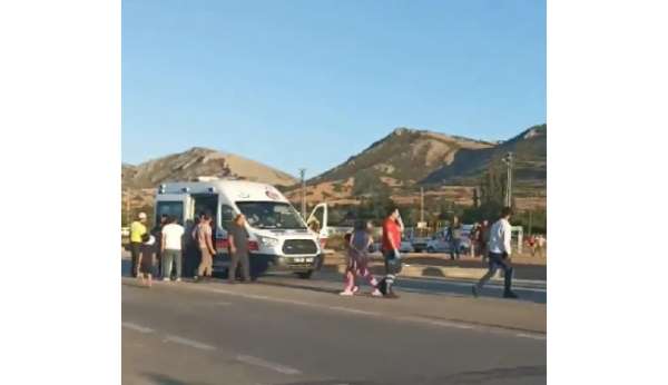 Tokat'ta okul servisi ile hafif ticari araç çarpıştı: 10 yaralı