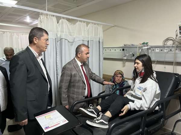Vali Hatipoğlu, yaralanan öğrencileri hastanede ziyaret etti - Tokat haber