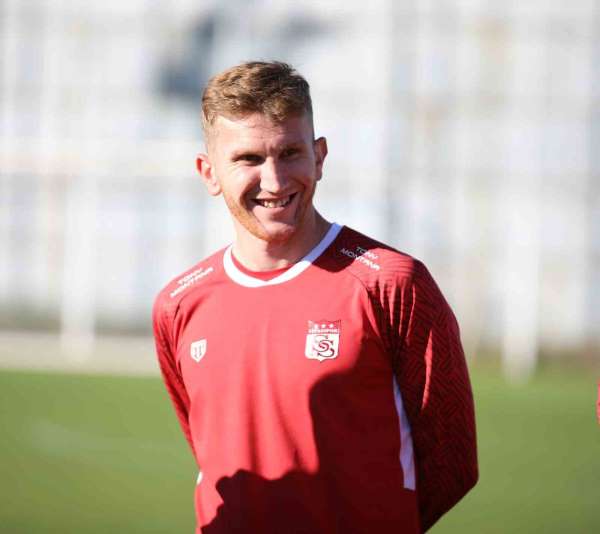 Sivasspor'un yeni transferi Burak Kapacak ilk idmanına çıktı