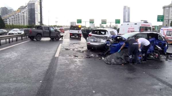 Bağcılar'da zincirleme kaza: 1 ölü, 5 yaralı