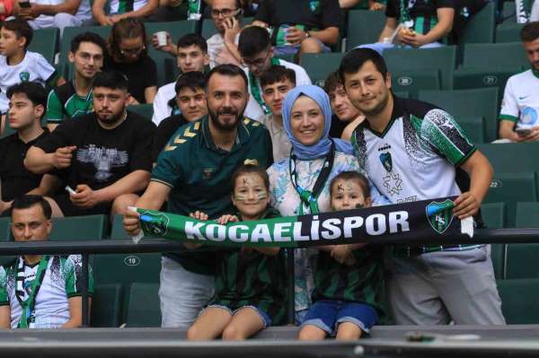 Şarkıcı Bayhan'dan Kocaelispor camiasına jest