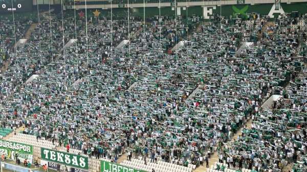 TFF 3. Lig'deki Bursaspor - Tokat Belediye Plevne Spor maçını 41 bin taraftar takip etti