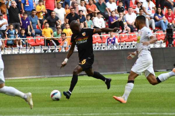 Trendyol Süper Lig: Kayserispor: 0 - Eyüpspor: 2 (İlk Yarı)