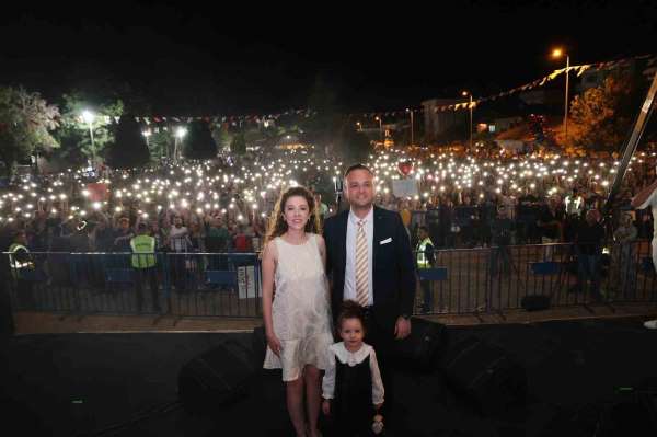 Çivril Elma Festivalinde Cem Adrian unutulmaz gece yaşattı
