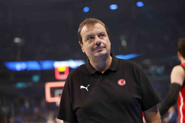 Ergin Ataman, Avrupa Şampiyonası'nın en iyi başantrenörü seçildi