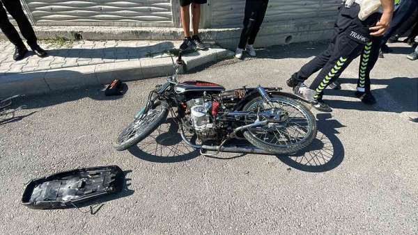 Karaman'da 1'i ağır 2 kişinin yaralandığı kaza kamerada