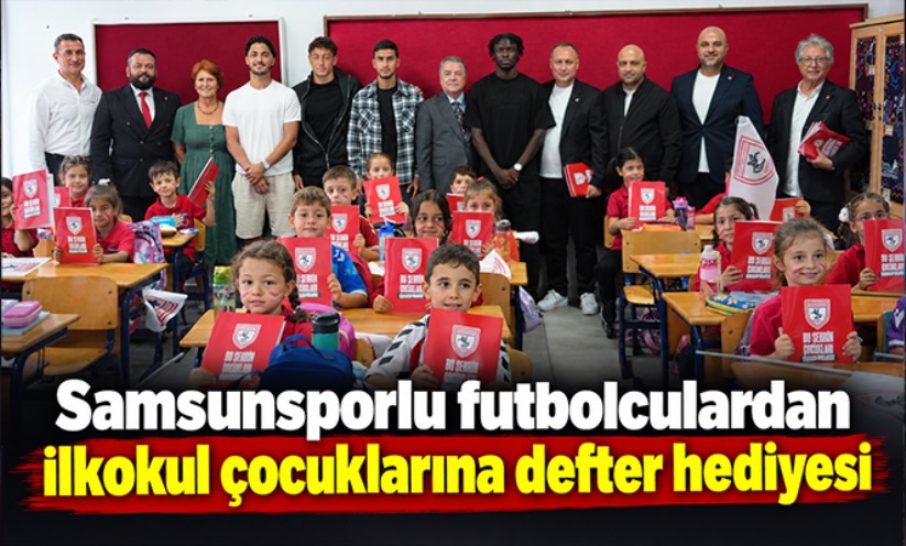 Samsunsporlu futbolculardan ilkokul çocuklarına defter hediyesi