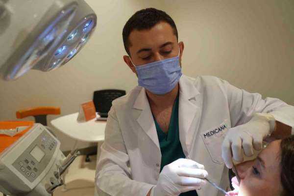 Çene kemiği erimesi implant tedavisine engel değil
