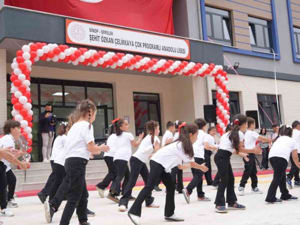 Sinop'ta 16 derslikli modern lise hizmete açıldı