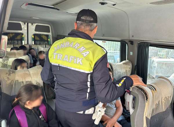 Tokat'ta jandarmadan okul servislerine sıkı denetim
