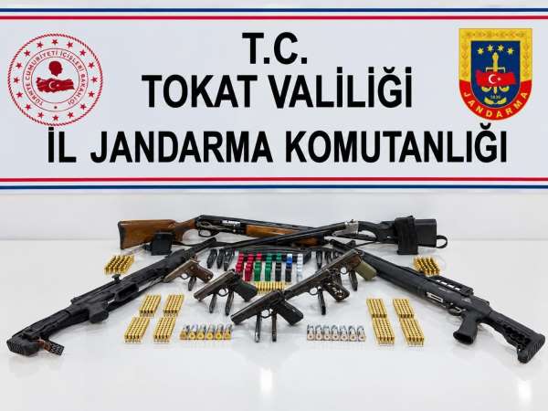 Tokat'ta ruhsatsız silah ve mühimmat ele geçirildi