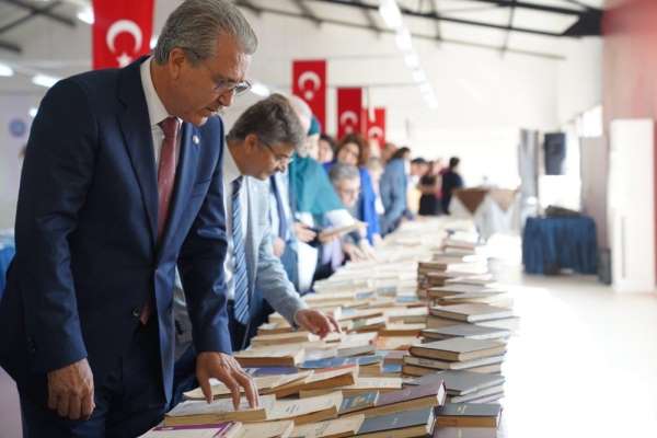 EÜ'de 'Geçmişten Günümüze Ege Üniversitesi Yayınları' sergisi