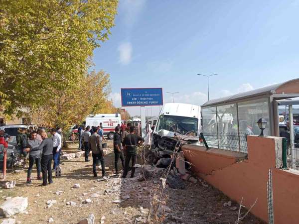 Ağrı'da okul servisi kaza yaptı: 7 yaralı