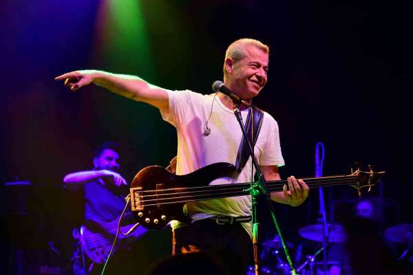 Levent Yüksel'den Bursa'da nostaljik konser