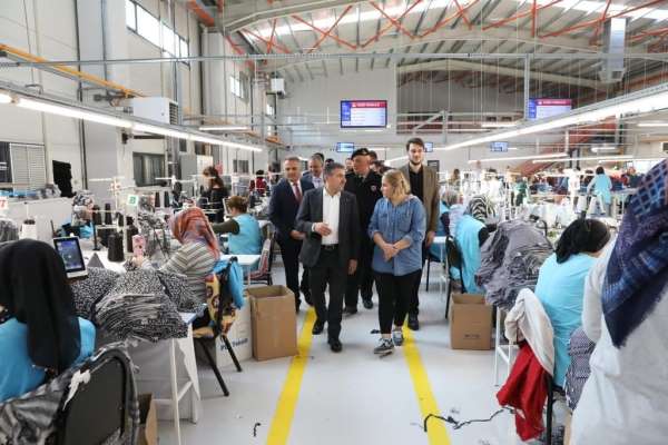 Vali Cevdet Atay, tekstil işçileri ile bir araya geldi