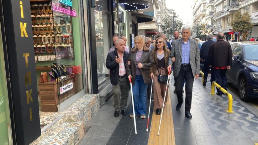 Görme engelli vatandaşlardan Dünya Beyaz Baston ve Körler Günü'nde yürüyüş