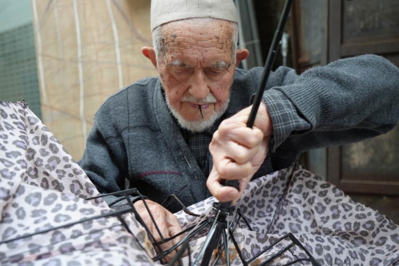 Türkiye'nin en yaşlı şemsiye tamircisi