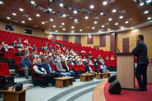 Kastamonu Üniversitesi'nde Türkiye'nin zengin bitki örtüsü konuşuldu