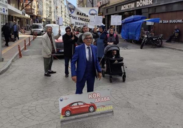 Bafra'da görme engellilerden farkındalık yürüyüşü