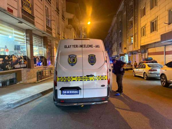 Esenyurt'ta kahvehaneye silahlı saldırı: Kurşunlar araçlara isabet etti