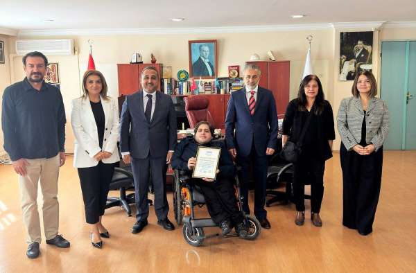 İZAZDER, Türk Dünyası Makale Yarışmasında İzmir'e 3 ödül kazandırdı