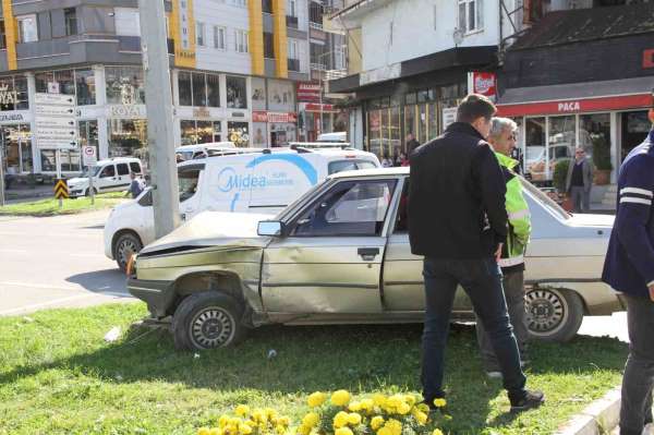 Samsun'da otomobil ile motosiklet çarpıştı: 2 yaralı
