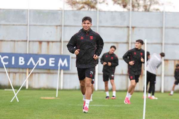Sivasspor yağmur altında çalıştı
