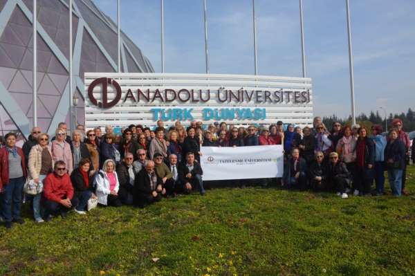 Tazelenme Üniversitesi öğrencileri Türk Dünyası Bilim Kültür ve Sanat Merkezi'ni