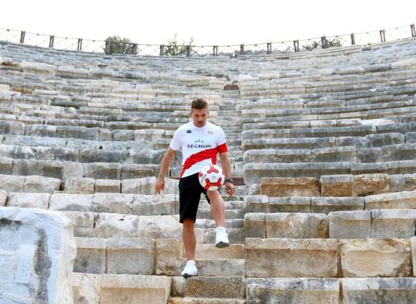 Alman yıldız Podolski turizm elçisi oldu