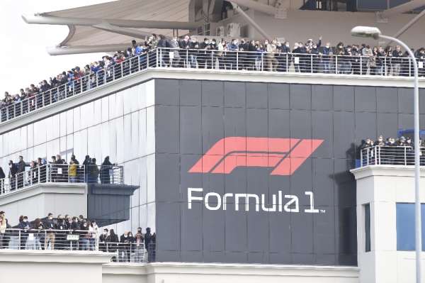 Formula 1'de balkonlar tıklım tıklım!