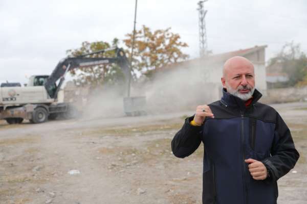 Başkan Çolakbayrakdar: 'Gecekondu evleri yıkarak, şehrimize modern ulaşım yolu kazandırıyoruz'