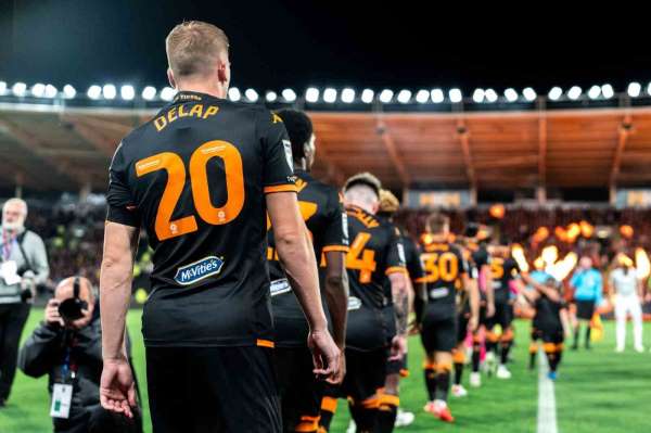 Hull City'nin forma sponsoru McVitie's oldu
