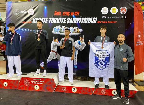 Sultangazi'de sporcular karate şampiyonasında 3 madalya kazandı