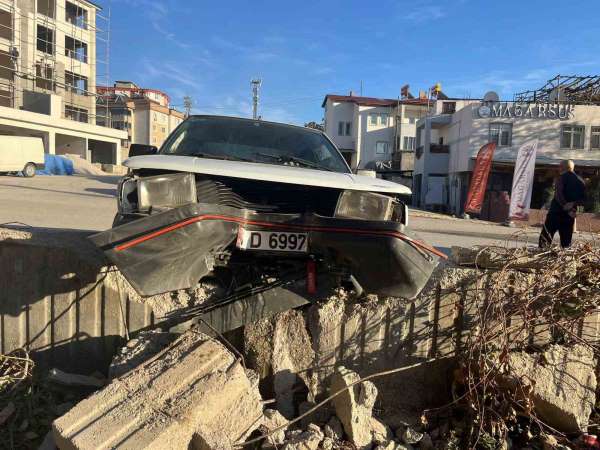 Polisin 'dur' ihtarına uymayarak kaçan sürücü kaza yapınca yakalandı