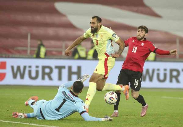 İspanya 5'te 5 yaptı