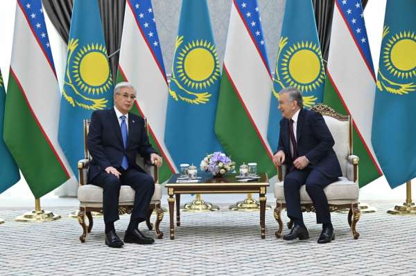 Özbekistan'dan Kazakistan Cumhurbaşkanı Tokayev'e 'Yüksek Dereceli Dostluk' Nişanı