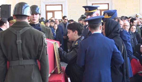 Şehit Pilot Yarbay Gökhan Korkmaz'ın İstanbul'da son yolculuğuna uğurlandı