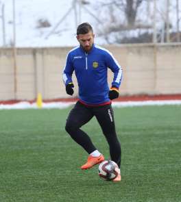 Adem Büyük, 3 hafta sahalardan uzak kalacak 