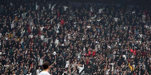 Tribünlerden Sergen'e: 'Takımı ayağa kaldır' 