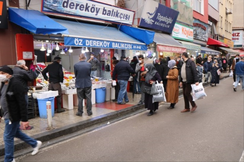 Samsun'da tezgahlar şenlendi, balığa ilgi arttı