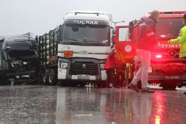 Yağış TEM Otoyolu'nda kazaları ardı ardına getirdi 