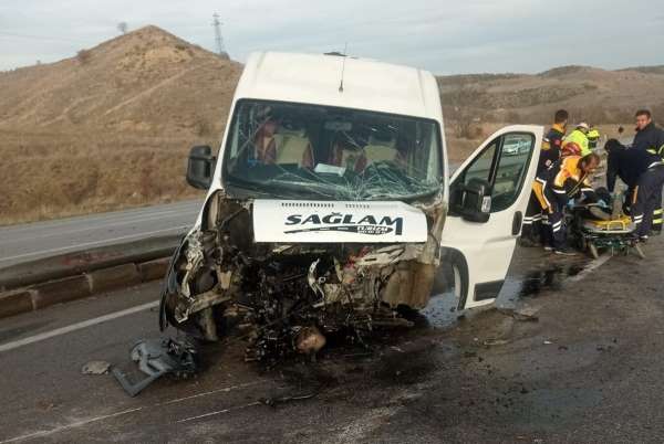 Amasya'da zincirleme kaza: 5'i öğrenci 7 yaralı